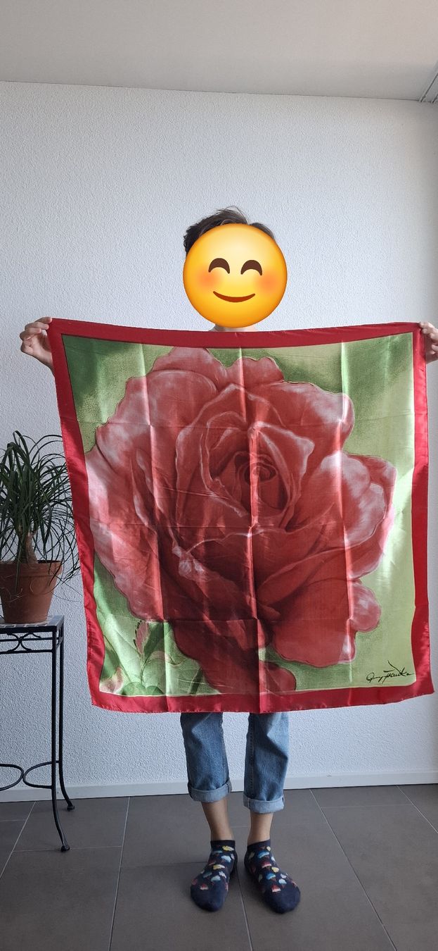 Foulard & Sciarpe: Tuch/Schal mit Rosenmotiv 100% Polyester  – Usato da Mellingen venduto da lathei
