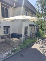 Sonnenschirm mit Sockel