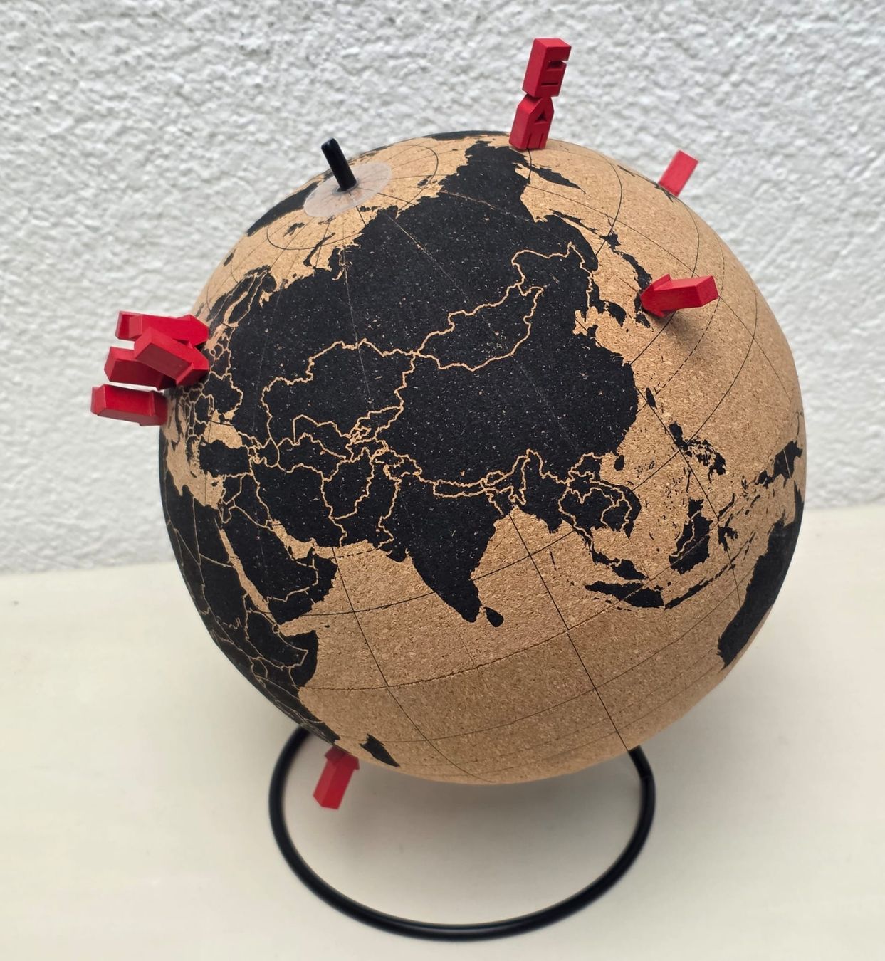Autres décorations & accessoires: Kork Globus mit Pins und Ständer – D'occasion à Rheinsulz par Dred 2