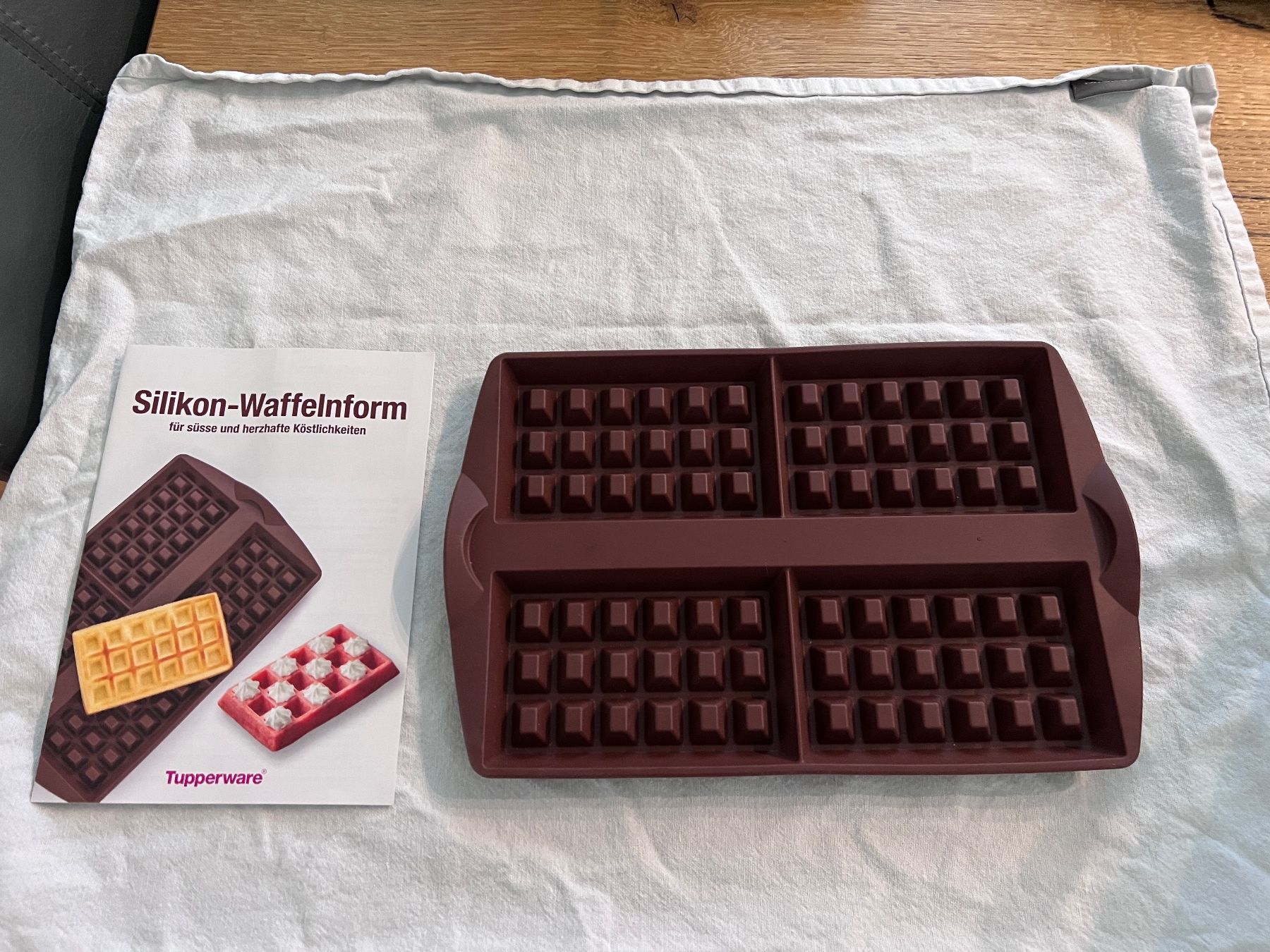 Tupperware Teglie da forno: Tupperware Silikon-Waffelform neu – Nuovo e nell'imballaggio originale da Wimmis venduto da Luana31
