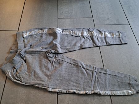 Graue Jogginghose mit NYC Style Schriftzug, Grösse M NEU
