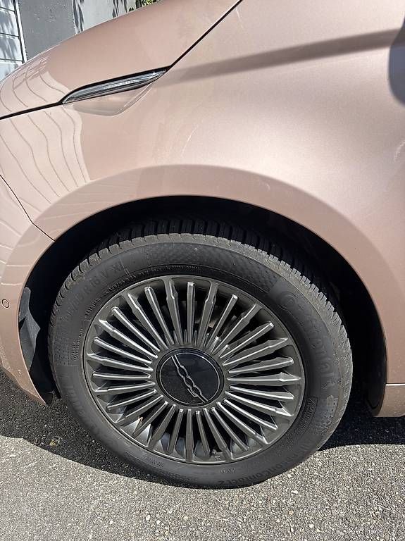 Automobili: Fiat 500 electro zu verkaufen  – Usato da Liestal venduto da rem_lg9l 1