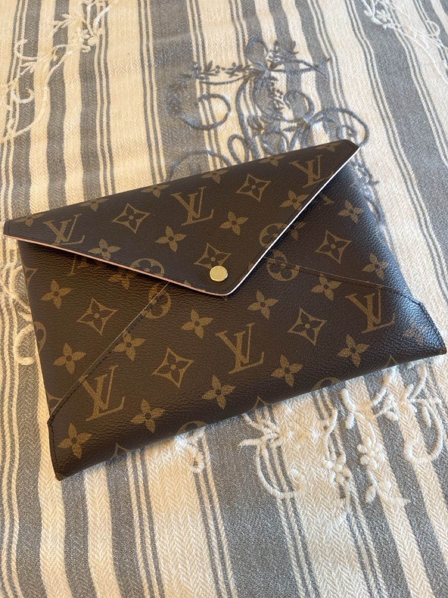 Louis Vuitton Portafogli: Louis Vuitton Monogram Envelope Pouch – Usato da FORCH venduto da PRINCESSHK