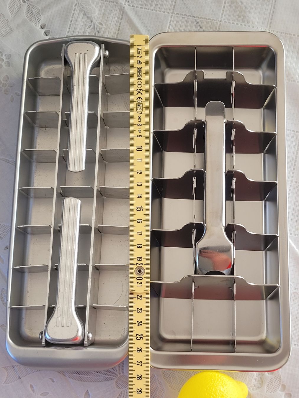 Elettrodomestici da cucina: 2 Eiswürfelbehälter Aluminium/Edelstahl  – Usato da Buttikon SZ venduto da Corendo 3