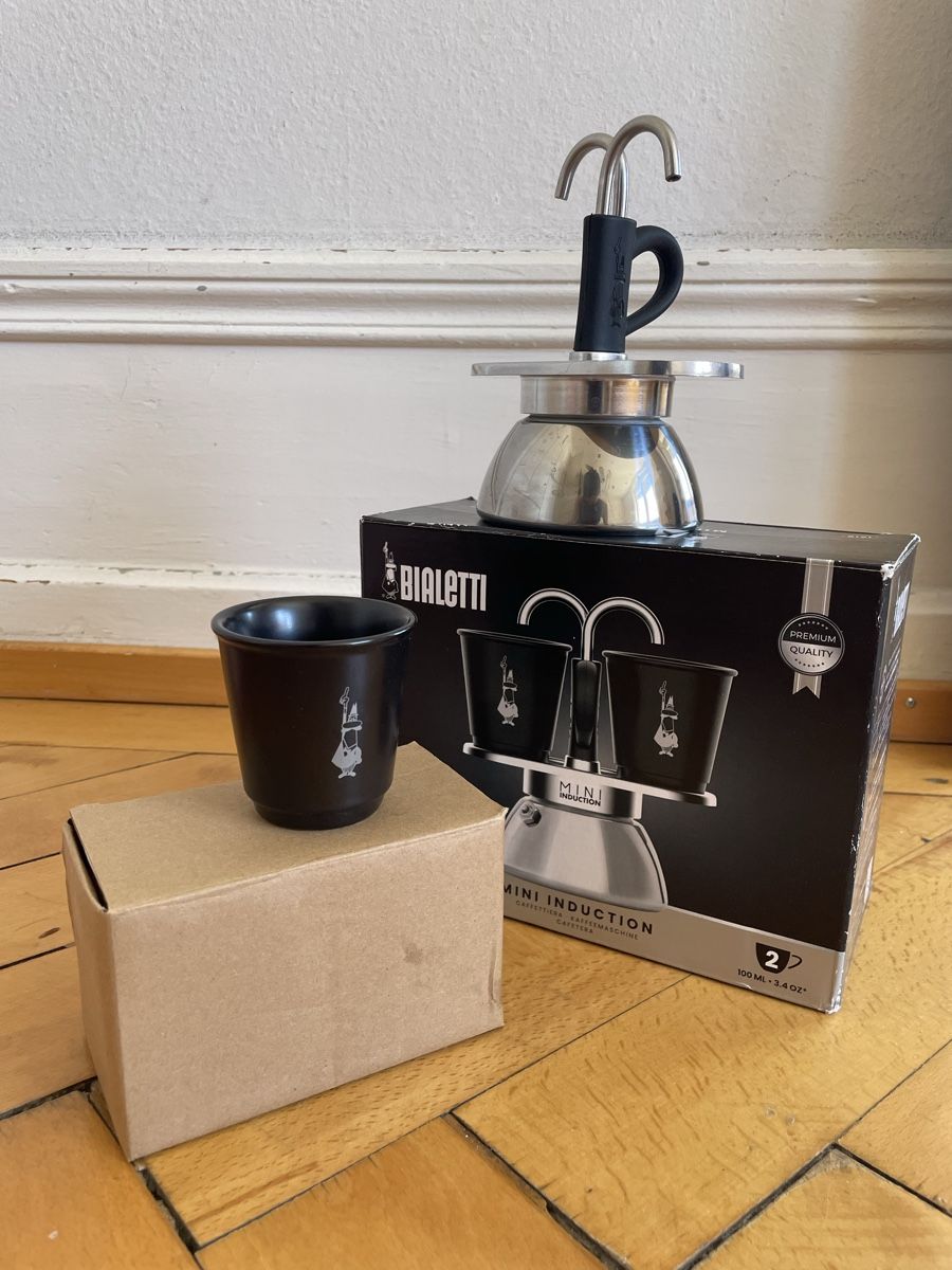 Bialetti Macchine per caffè & Macchine per espresso: Bialetti Mini Induction inkl. 2 Tassen  neuwertig – Nuovo (secondo la descrizione) da Zürich venduto da zoe_n85h