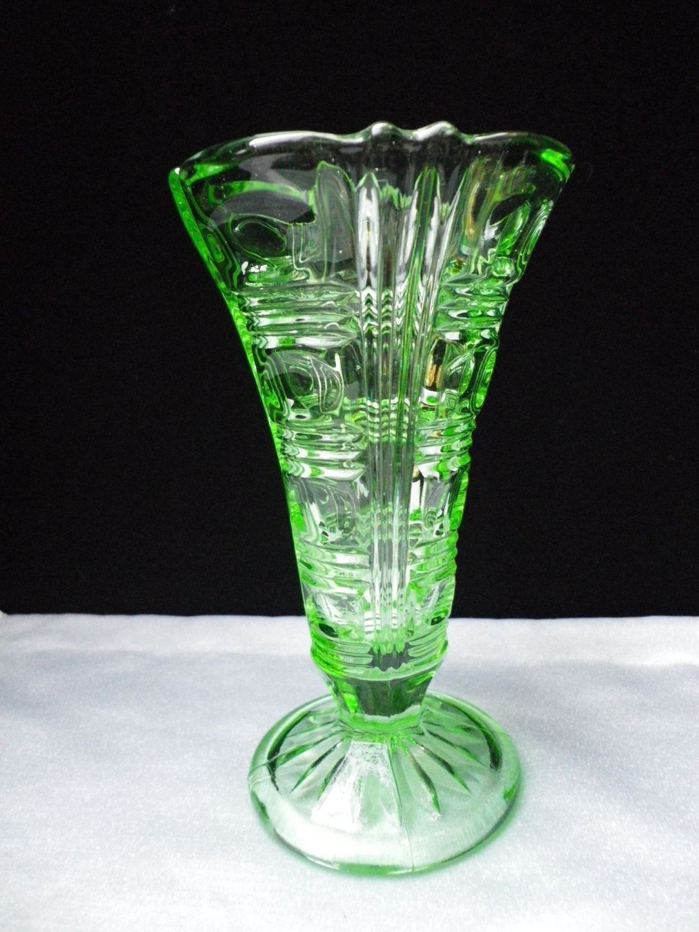 Vasi & Recipienti: Leuchtend grüne Glas Vase – Usato da Reinach BL venduto da Annodomini