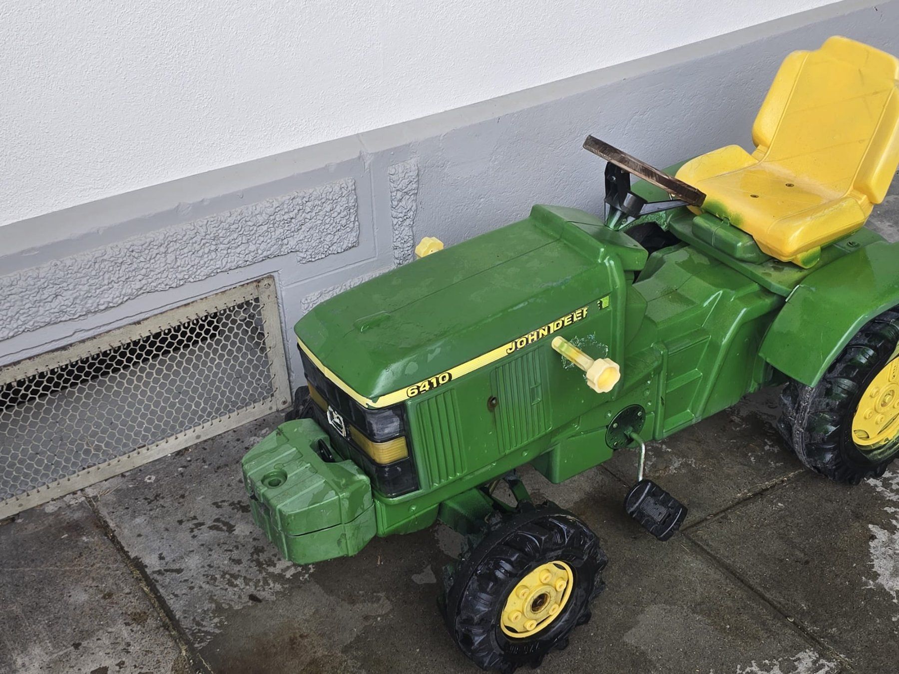 John Deere Veicoli per bambini: John Deere Kinder Trettraktor 6410 – Usato da Detligen venduto da habr 2