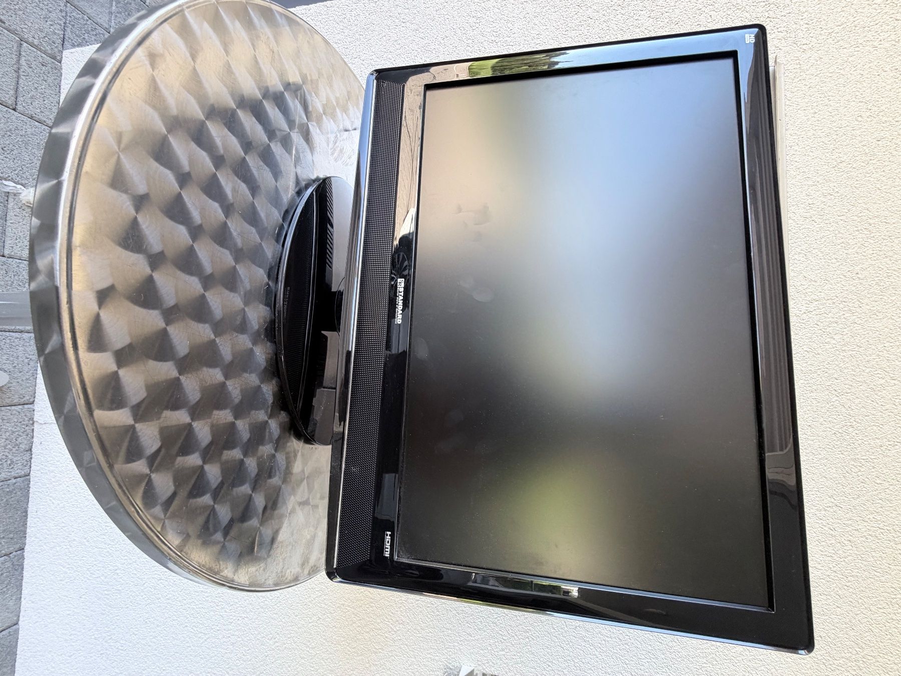 Televisori: TV LCD 22" mit  integriertem DVD Player – Difettoso da Bäretswil venduto da Virgen 7