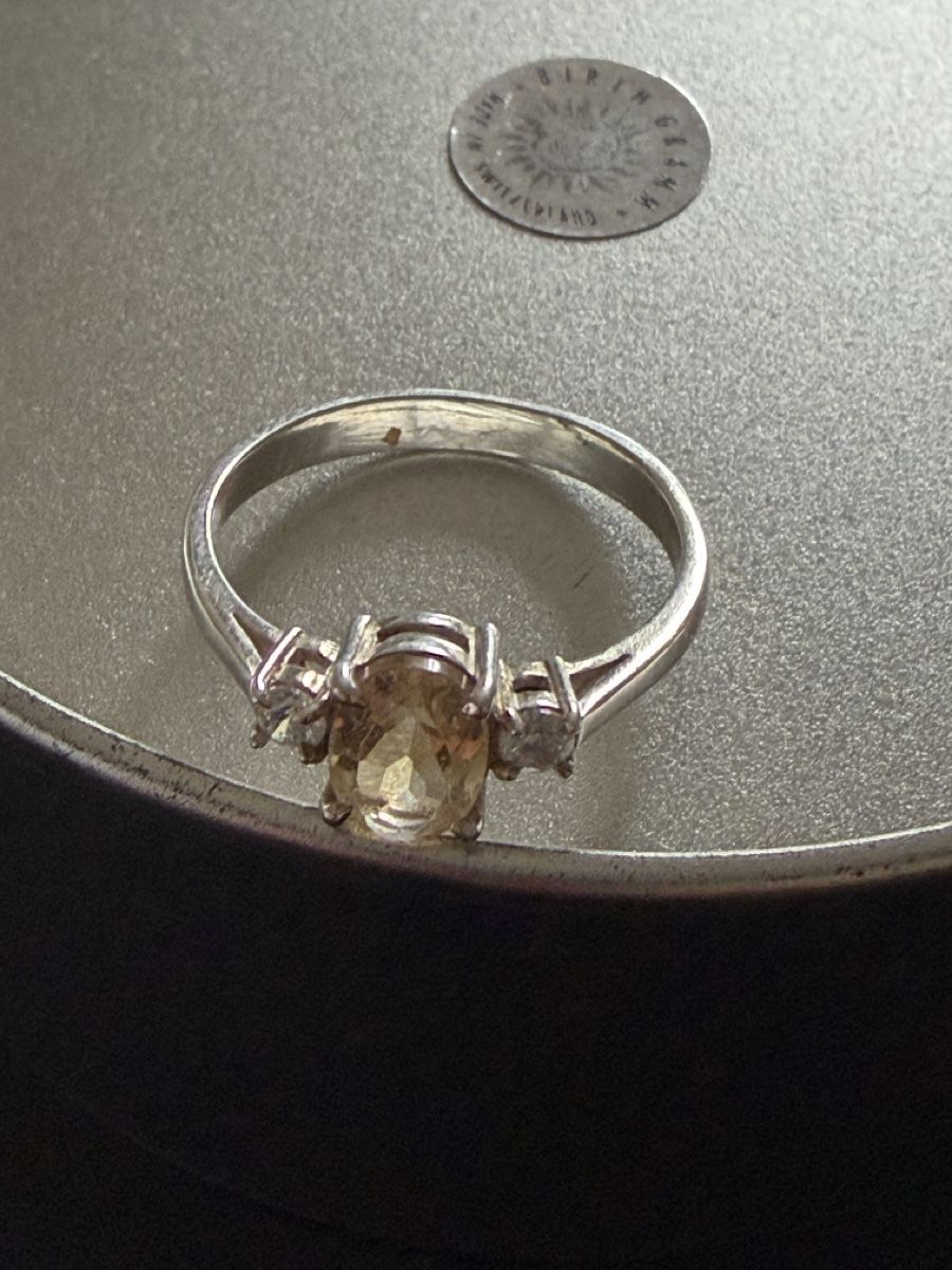 Bagues: Silberfarbiger Ring mit Stein – D'occasion à Widnau par kustercarmen 8