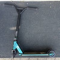 Chilli Stunt-Scooter in Grün/Schwarz zu verkaufen