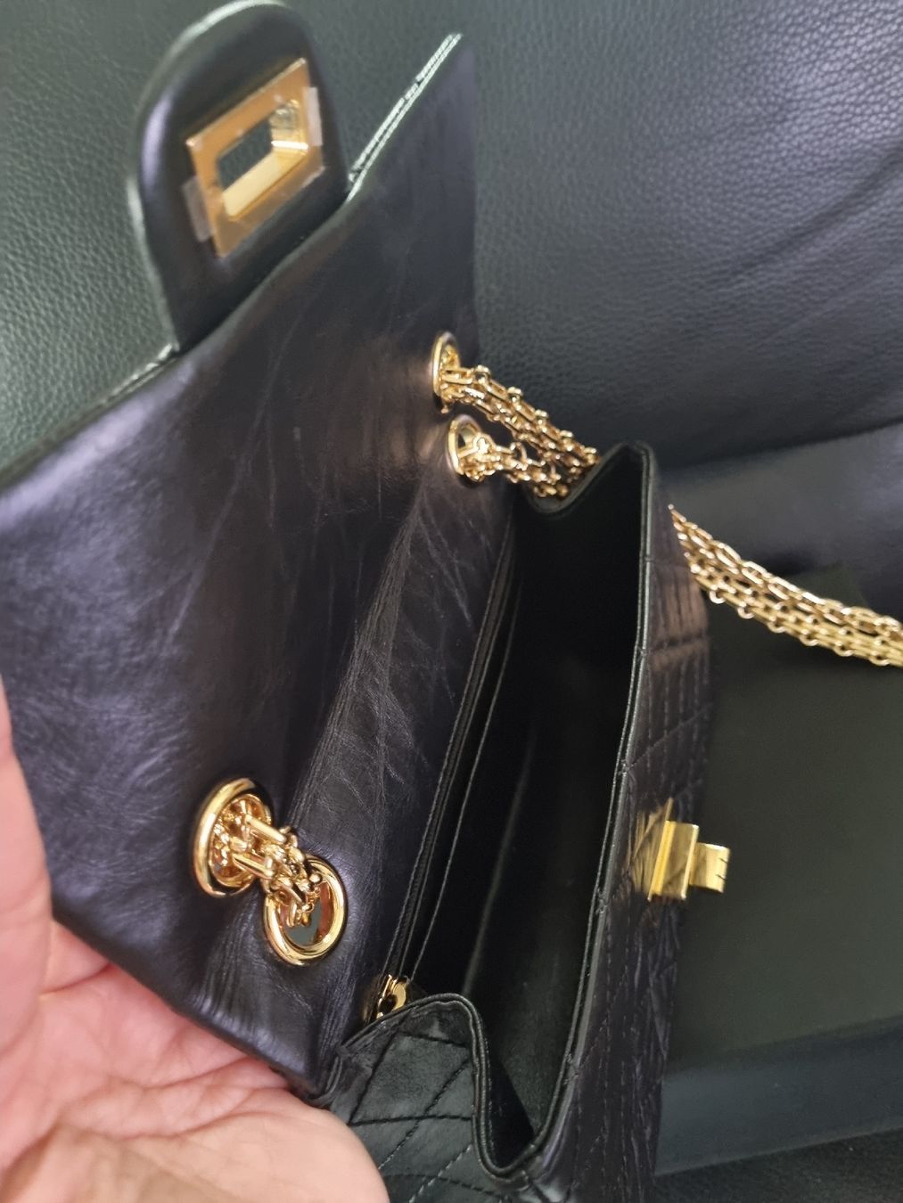 Chanel Sacs femmes: Chanel Reissue Black Quilted with Goldhardware💫small – Neuf (Voir description) à Zürich par Stila17 3