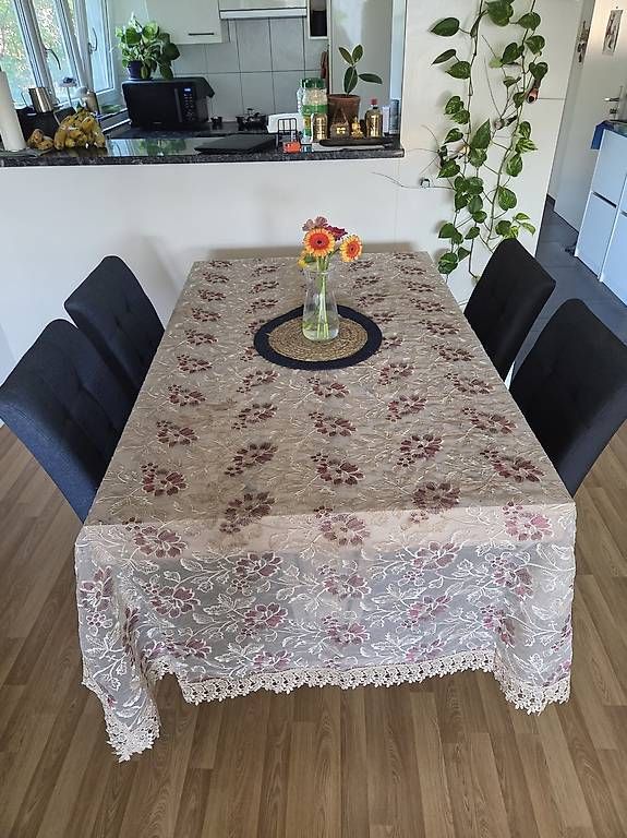 Tables: Dining Table and chairs. – D'occasion à Olten par pku_7lwq 1