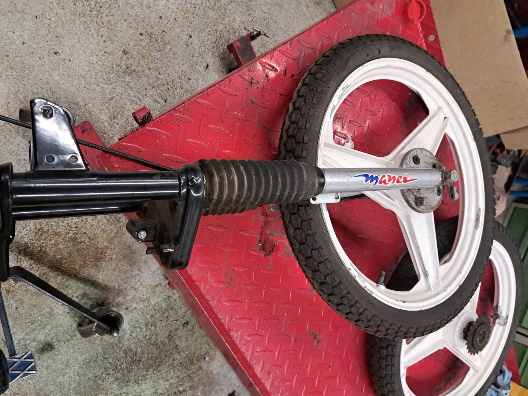 Puch Mofas: Zwei Puch Manet Räder mit Gabel – Gebraucht aus Holziken von Lenz-Driver 1
