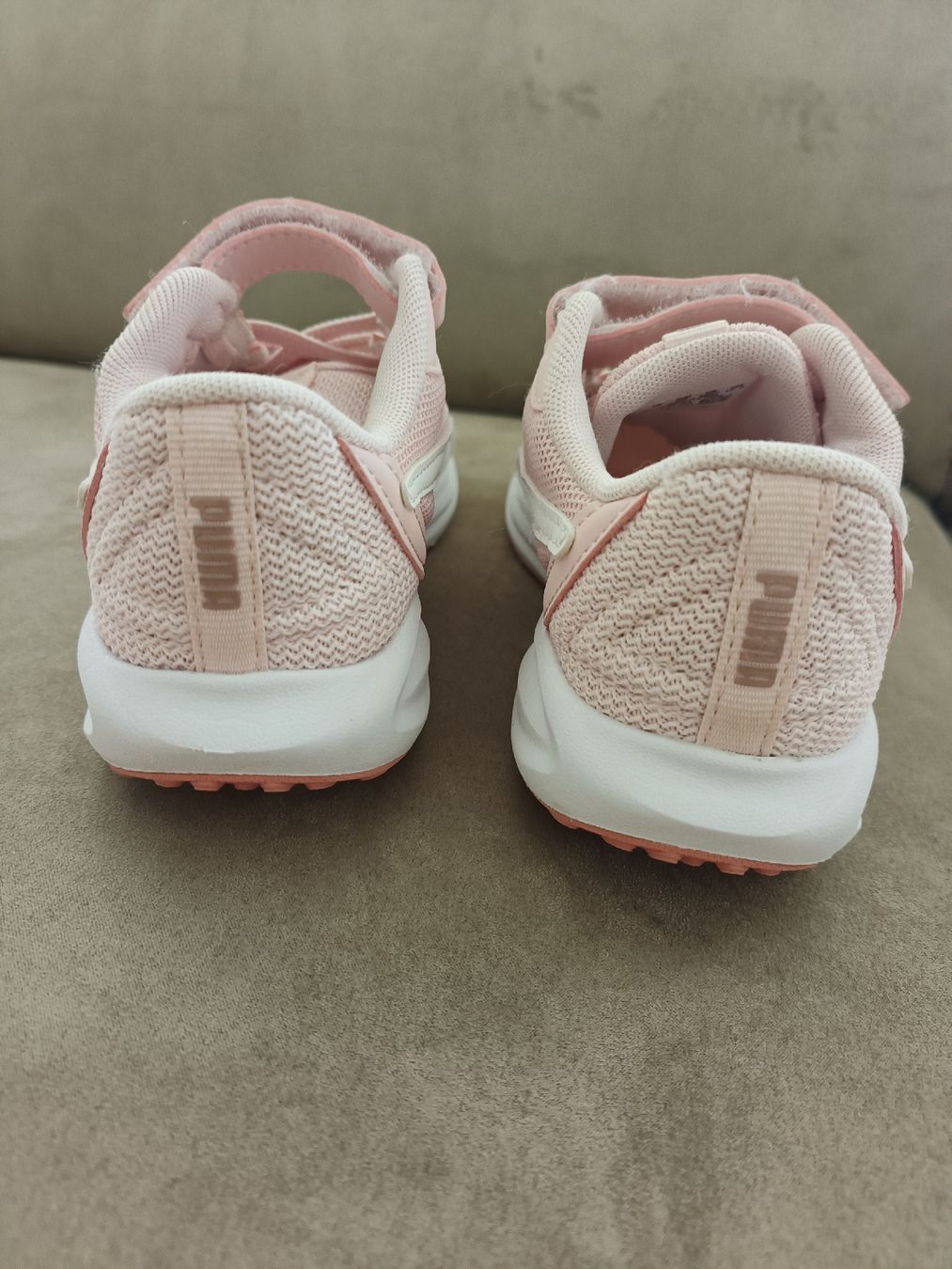Puma Chaussures filles: Puma Sneaker Gr. 29 – D'occasion à Wangen SZ par mka_w5d2 4