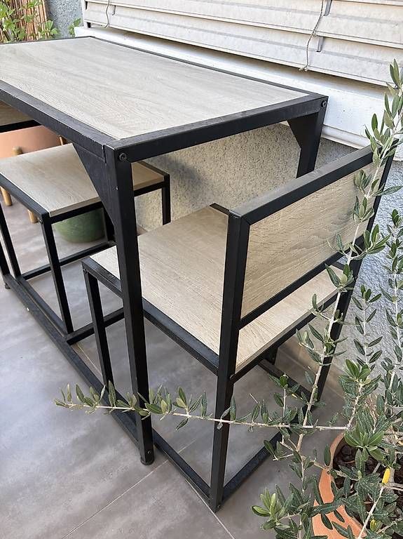 Set de table et chaises: Table de balcon et 2 chaises  – D'occasion à Conthey par carina.pereira 1