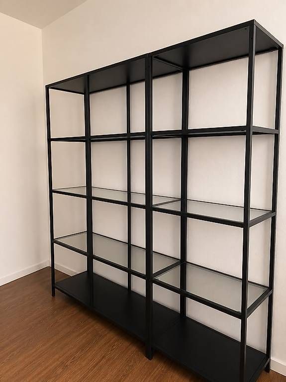Scaffali: Zwei Regale schwarz/Glas  einzeln oder zusammen – Usato da Zürich venduto da bryananthony