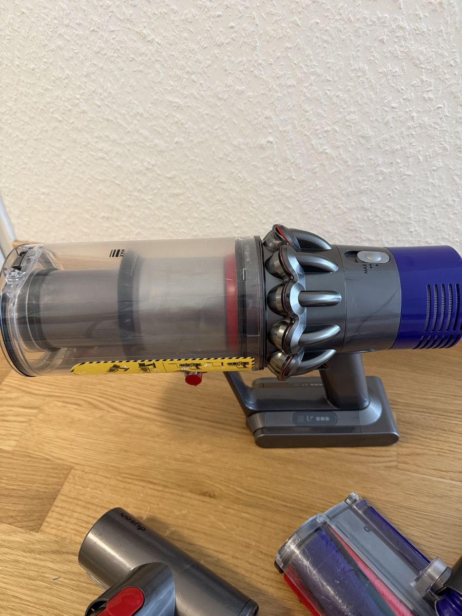 Dyson Aspirapolveri & Accessori: Dyson V10 cyclone absolute – Usato da Meyrin venduto da SA_3006 1