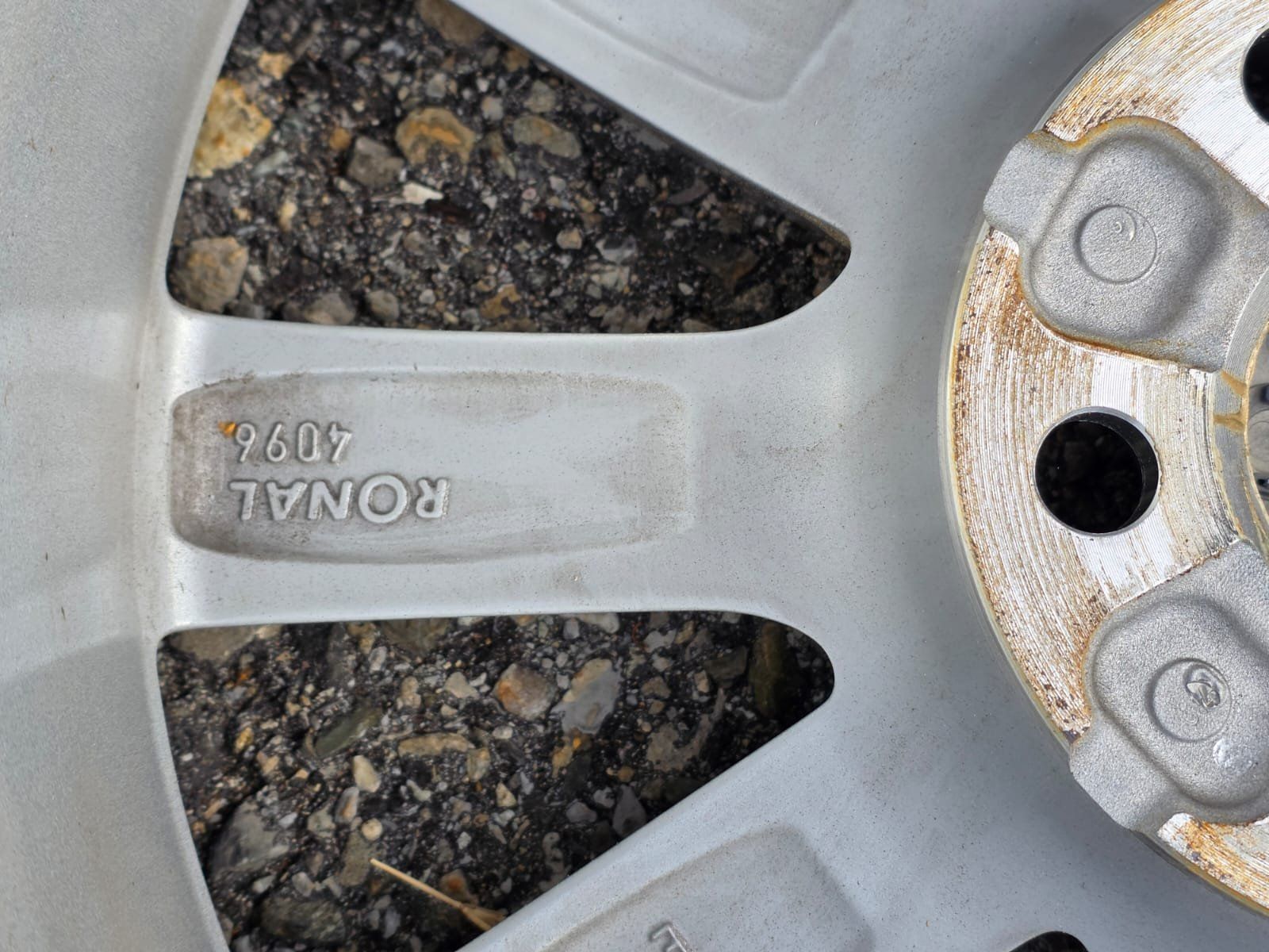 Bridgestone Pneus & Kompletträder: 4 Roues hiver complètes Bridgestone Blizzak – Gebraucht aus Chézard-St-Martin von Birdie_1234 8