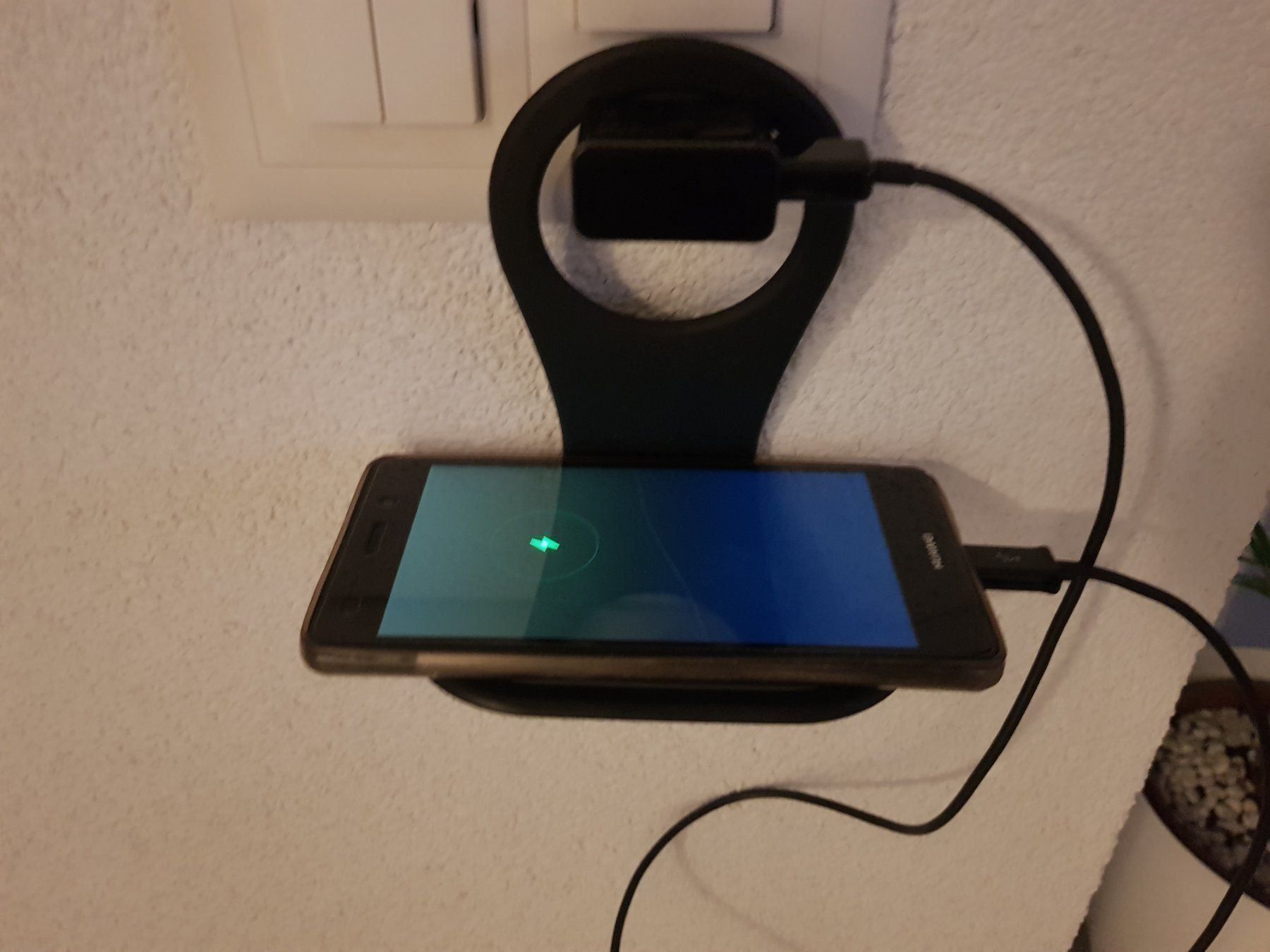 Wandhalterungen: Ladehalter für Smartphone – Gebraucht aus Dübendorf von Nemo_0 1