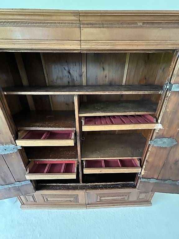 Schränke: Antiker Schrank – Gebraucht aus Zürich von Tarmosas1 4