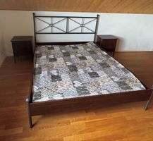 Bettgestell Holz/Metall mit Nachttischen