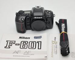 Nikon F-601 Body top schön!