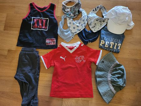 Lot vêtements garçon taille 74 avec maillot Suisse