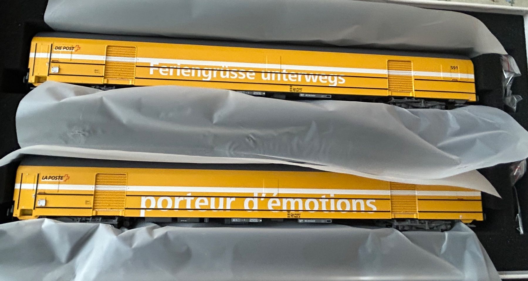 LS Models Modellini di ferrovie: H0/AC LS Models 97 203 2er Set Postwagen 591, 593 – Nuovo (secondo la descrizione) da Belp venduto da AEMA-Modellbau