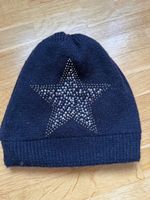 Dunkelblaue Strickmütze mit Strasssteinen Stern