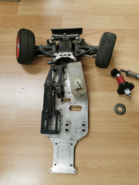 RC Kits de montage: RC-Car Ersatzteile, Chassis, Räder, Stossdämpfer – D'occasion à Niederlenz par Chevy_V8 1