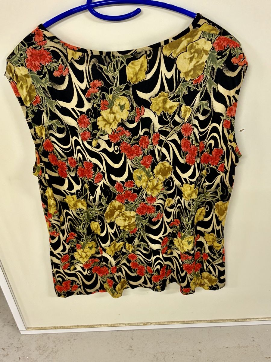 Camicette: Damen Oberteil mit Blumenmuster Grösse 44 – Usato da Erlenbach ZH venduto da Ritschly 1