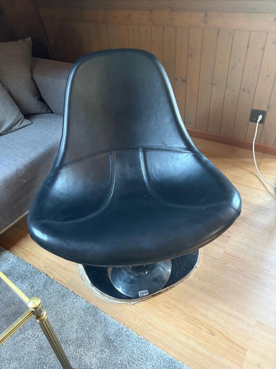 Poltrone: Poltrona girevole nera design base cromata usata – Usato da Winterthur venduto da kat_8tm7 1