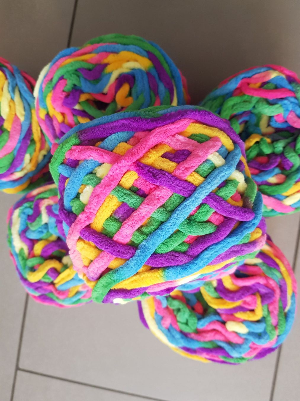 Lana: 600 Gramm Chunky Chenille Garn – Nuovo e nell'imballaggio originale da Frauenfeld venduto da Luna-Lia 1