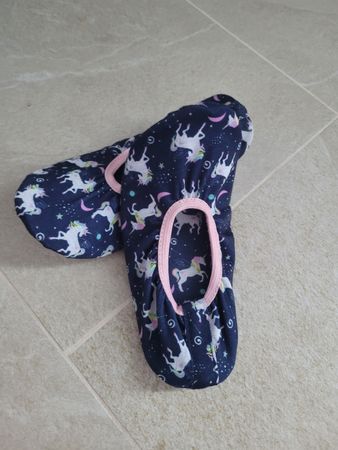 Hausschuhe Gr. 30/31 mit Einhorn-Muster