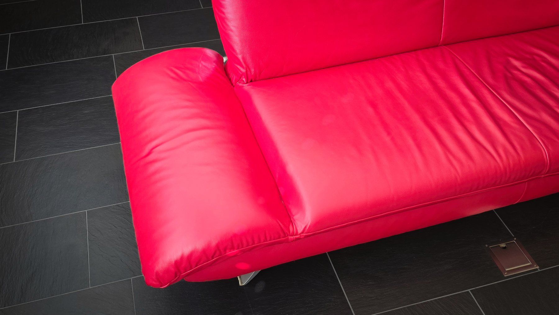 Divani: Schönes, modernes Ledersofa in rot – Usato da Unterägeri venduto da Kreisch24 2
