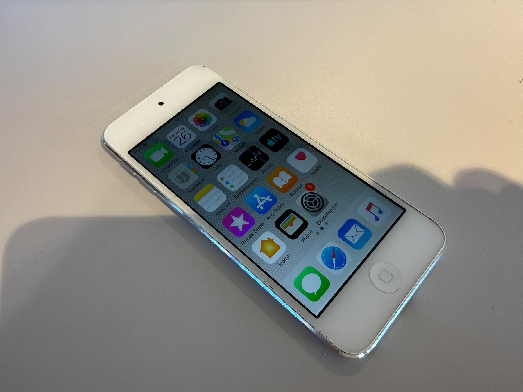 Apple Tragbarer Mediaplayer: iPod touch 6G 32GB silber – Neu (gemäss Beschreibung) aus Siebnen von icrservicesolutions