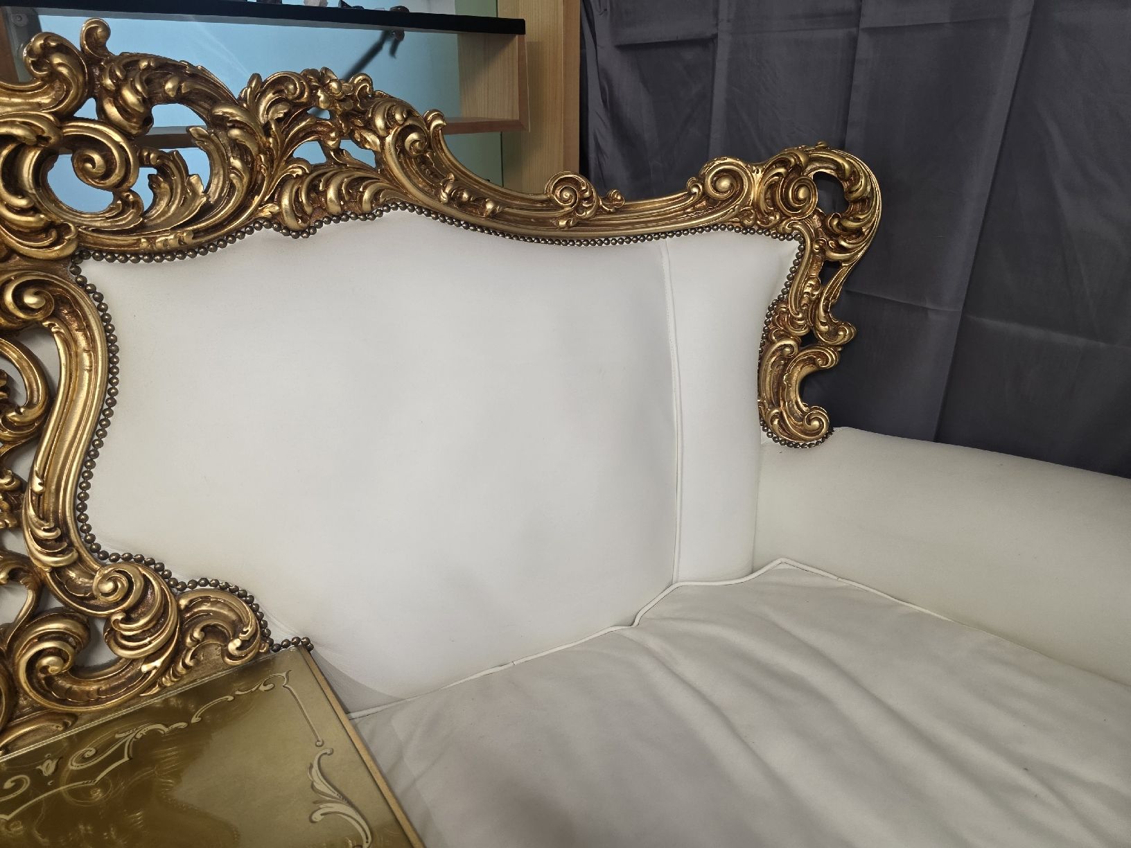 Divani: Barok Gold Sofa 2er  – Usato da Holderbank AG venduto da ink_6l2d 1