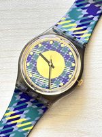 Swatch Uhr mit buntem Armband und Zifferblatt