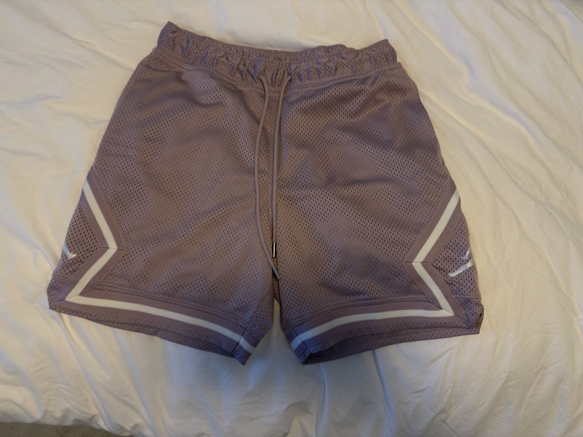 Jordan Pantaloni: Jordan Men’s Shorts – Nuovo (secondo la descrizione) da Luzern venduto da gavigol30