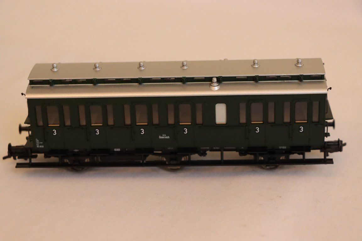 Fleischmann Modelleisenbahnen: Fleischmann Personenwagen(5589-90) – Neu (gemäss Beschreibung) aus Bäriswil BE von WWYN-Liquidationen 2