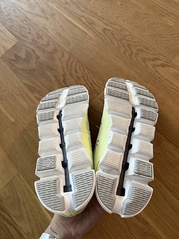 Scarpe da donna: On Schuhe Gr.39 – Usato da Seedorf UR venduto da Lia_mia 1