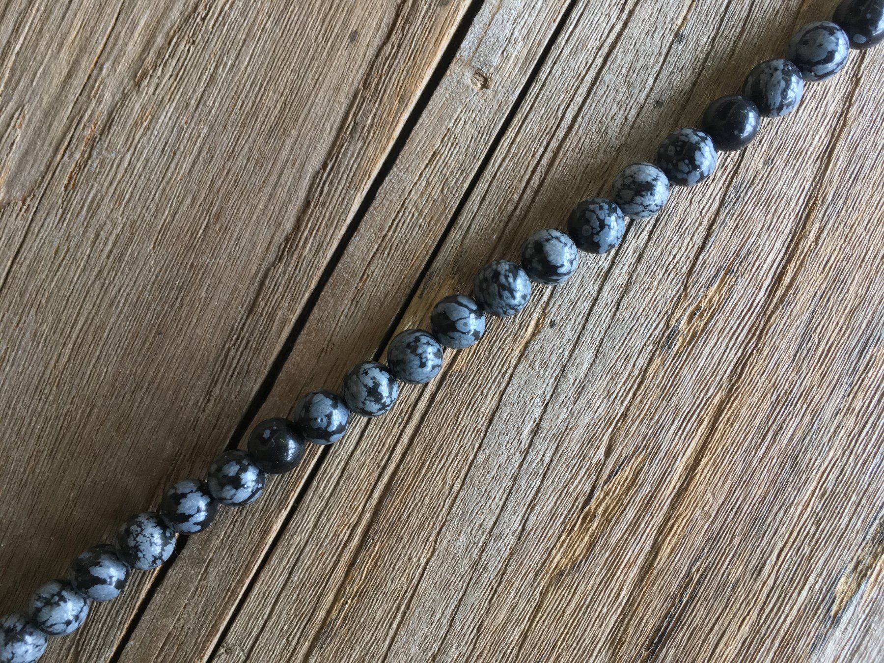 Catenine: SCHNEEFLOCKENOBSIDIAN  KUGELN 8mm LÄNGE 40cm – Nuovo e nell'imballaggio originale da Aesch ZH venduto da LiquidAktion 2
