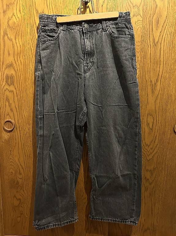 Jeans: schwarze baggy Jeans – Usato da Langnau am Albis venduto da npi_rsc8