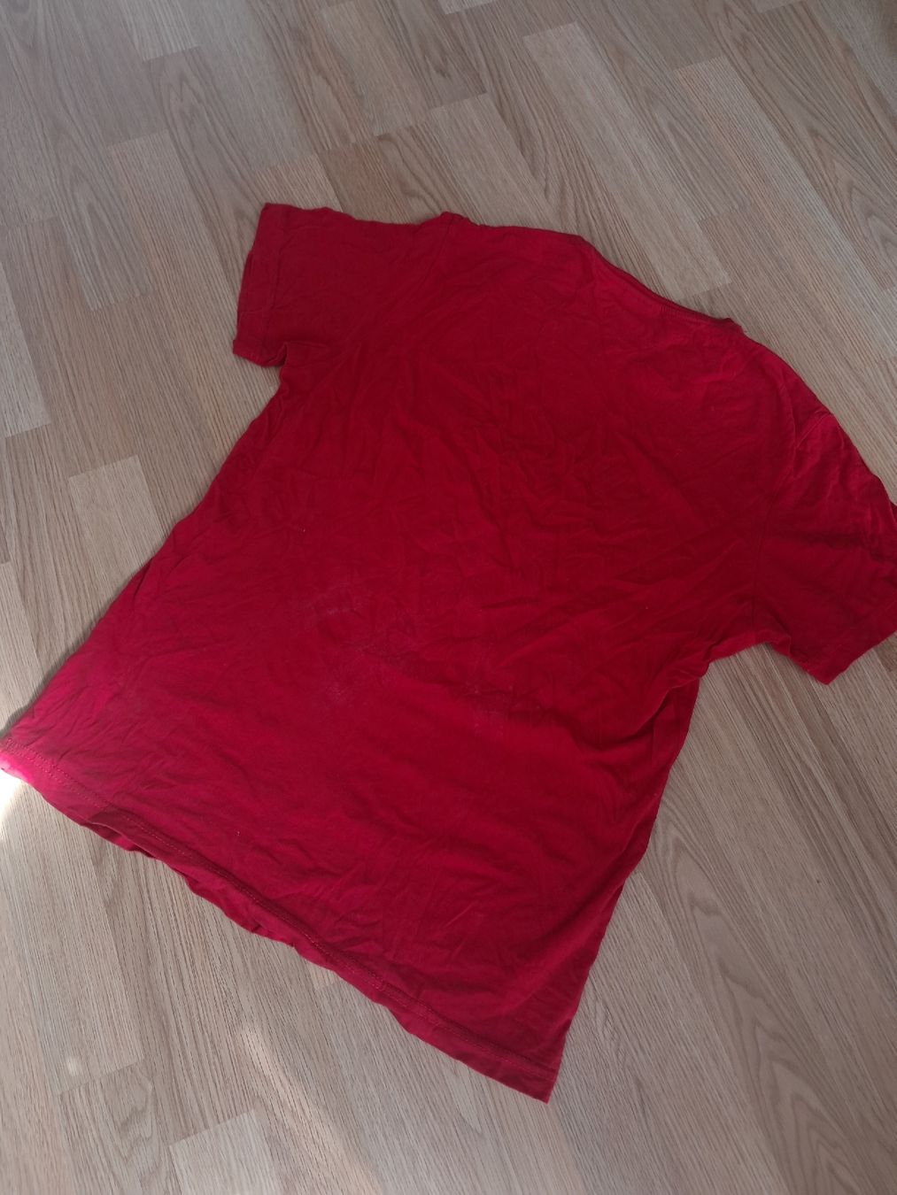 Tommy Hilfiger T-shirts: Tommy Jeans T-Shirt Rot  – D'occasion à Biel/Bienne par sof_yx5y 2