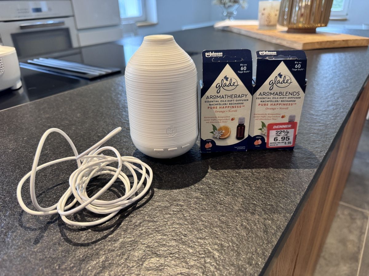 Diffuseurs: Diffuser weiss mit Kabel und 2x Glade Aromatherapy Orange-Ne – D'occasion à Muolen par Lucianer