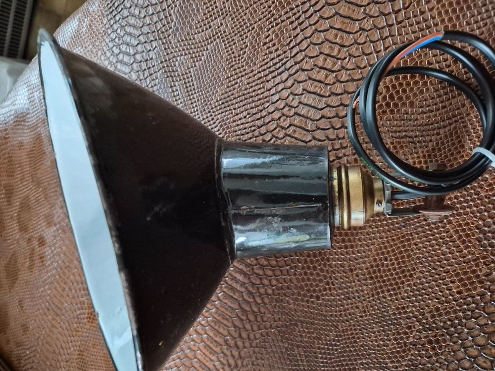 Lampe ancienne en métal émaillé (Gebraucht) in charmoille für CHF 50 ...