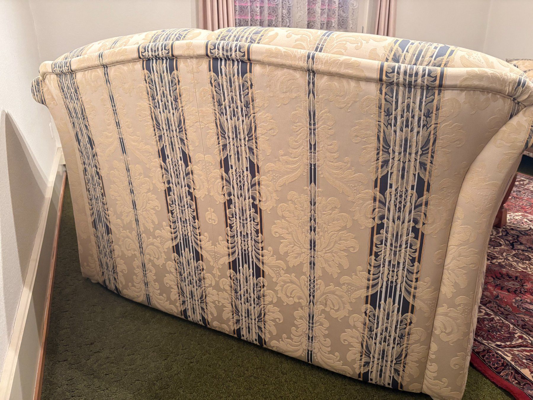 Divani: Sofa / 2-Sitzer mit Kissen – Usato da Klingnau venduto da hern01 3