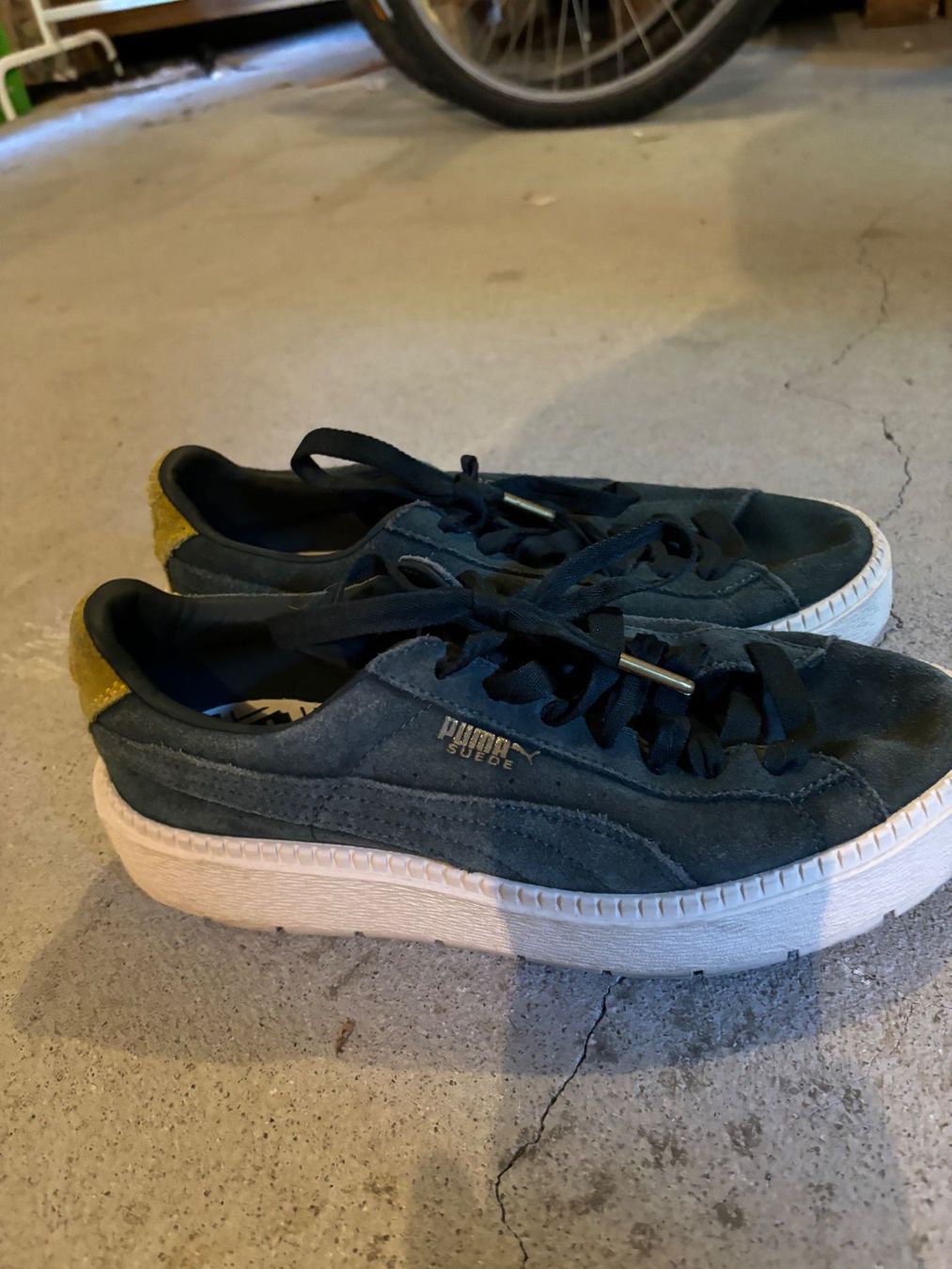 Puma Scarpe da donna: Dunkelgrüne Puma Suede Gr. 39 – Usato da Schafisheim venduto da Chillout123 1