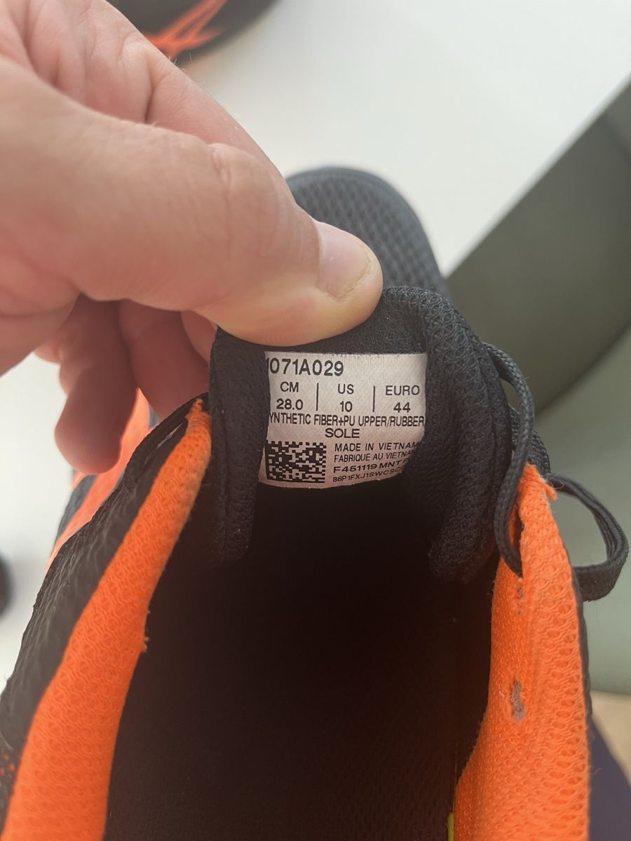 Asics Herrenschuhe: Asics-Badminton Schuhe – Neu (gemäss Beschreibung) aus Oensingen von catching-donuts