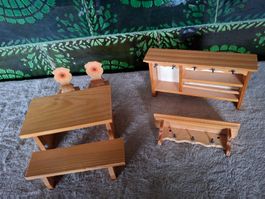 Niedliches Puppenhaus-Mobiliar aus Holz, 5-teilig, Dora Kuhn